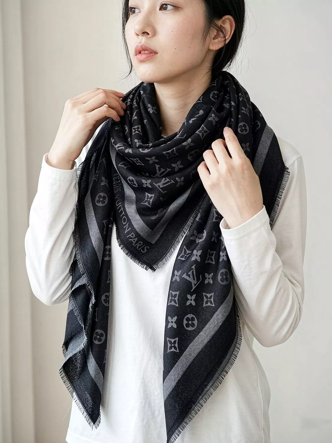 Louis Vuitton scarf Black and silver 2