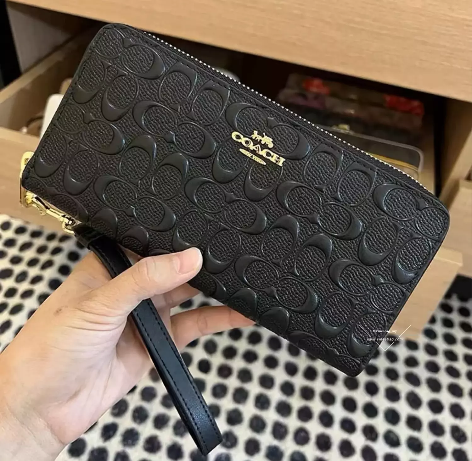 LONG ZIP AROUND WALLET IN SIGNATURE CANVAS 1