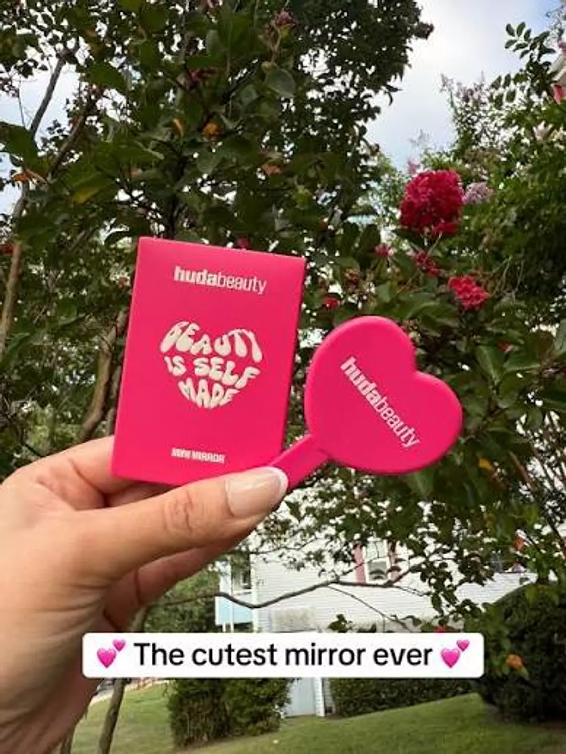 Huda Beauty Mirror in Hot Pink 3