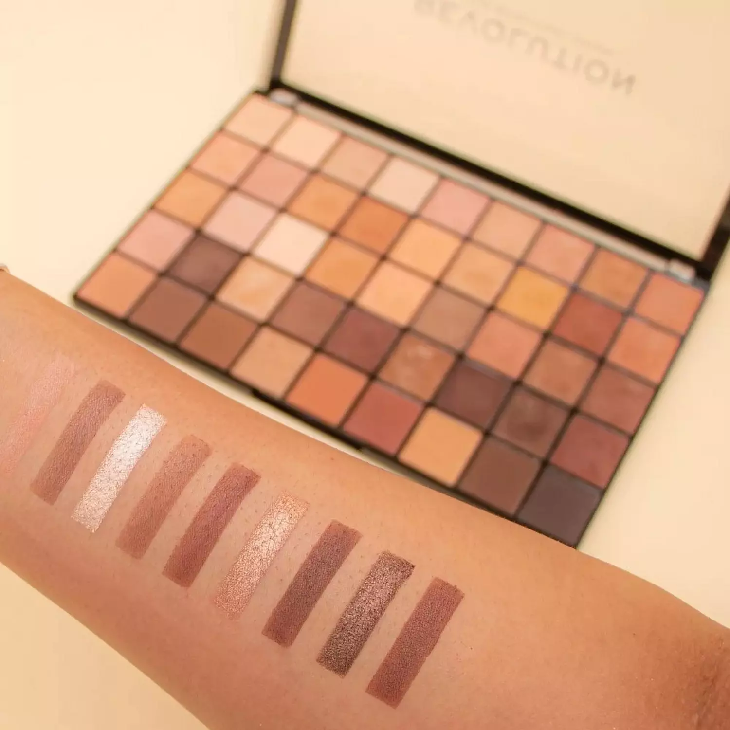 Revolution Maxi Reloaded Palette Nudes 5