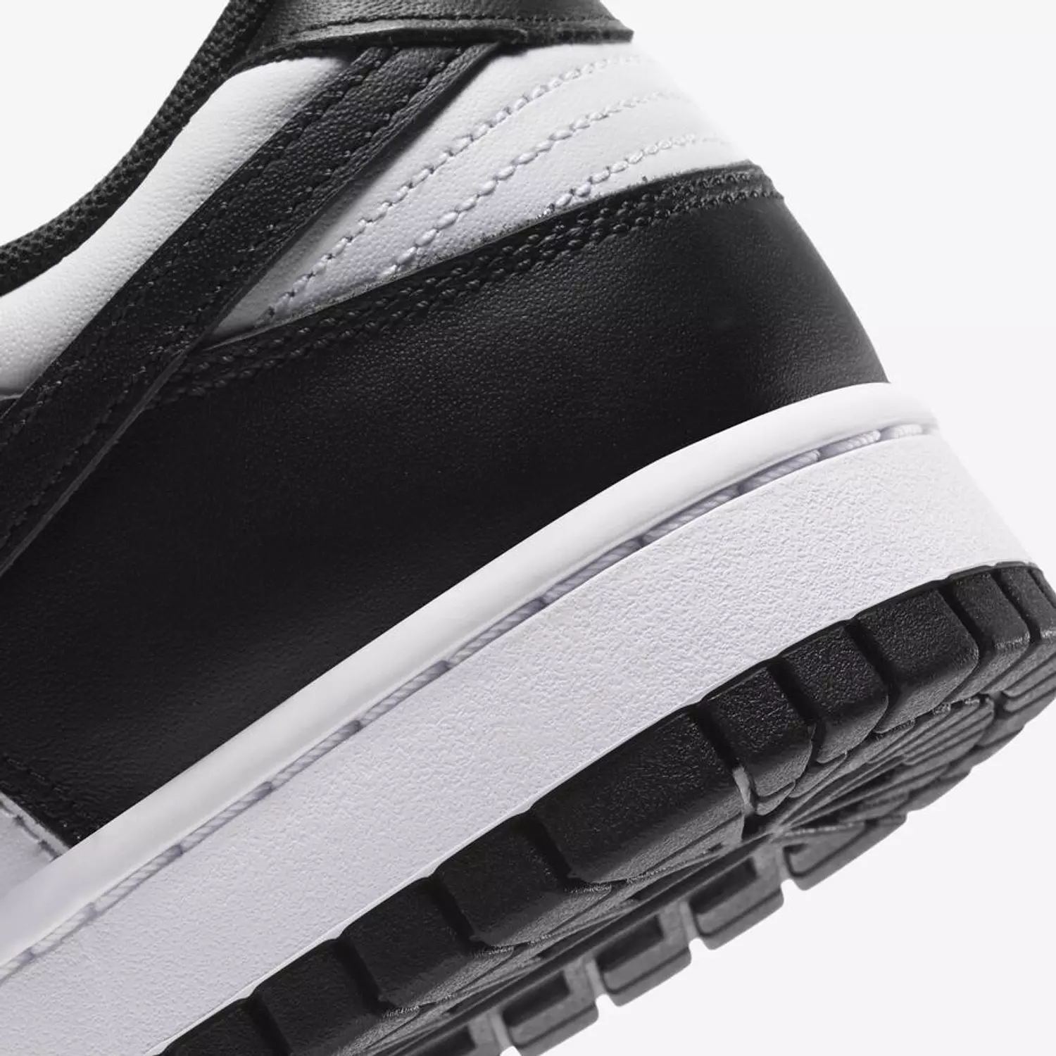 DUNK LOW WMNS "Panda - Black / White" 5