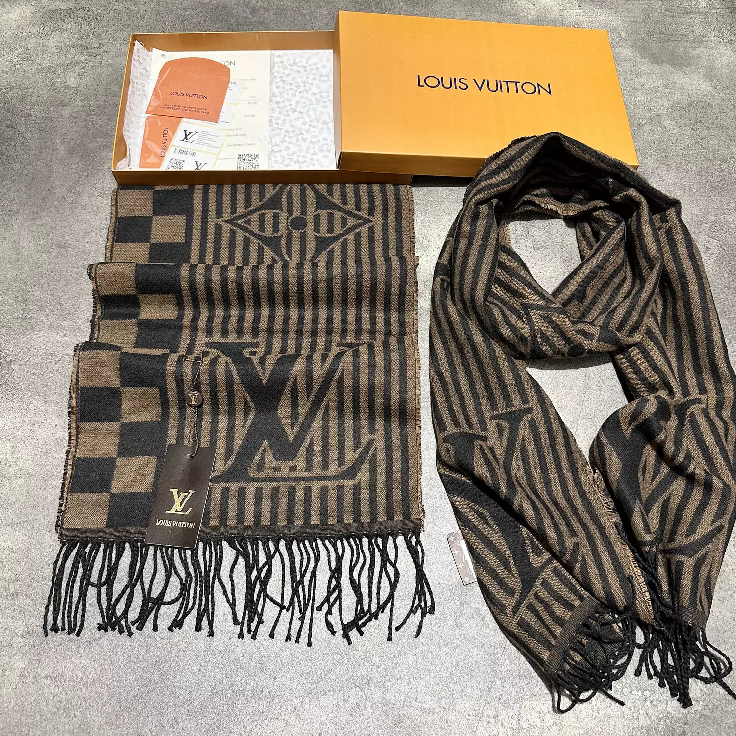 Louis Vuitton Scarf-1522 image
