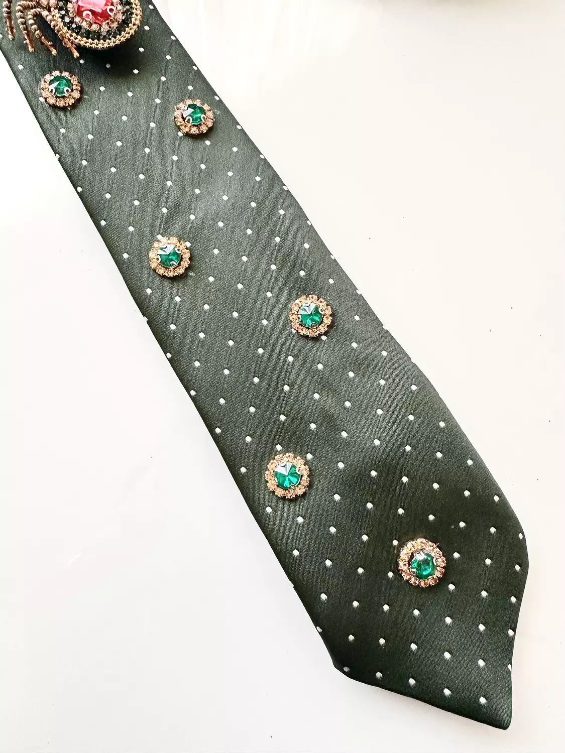 Green cravat 7
