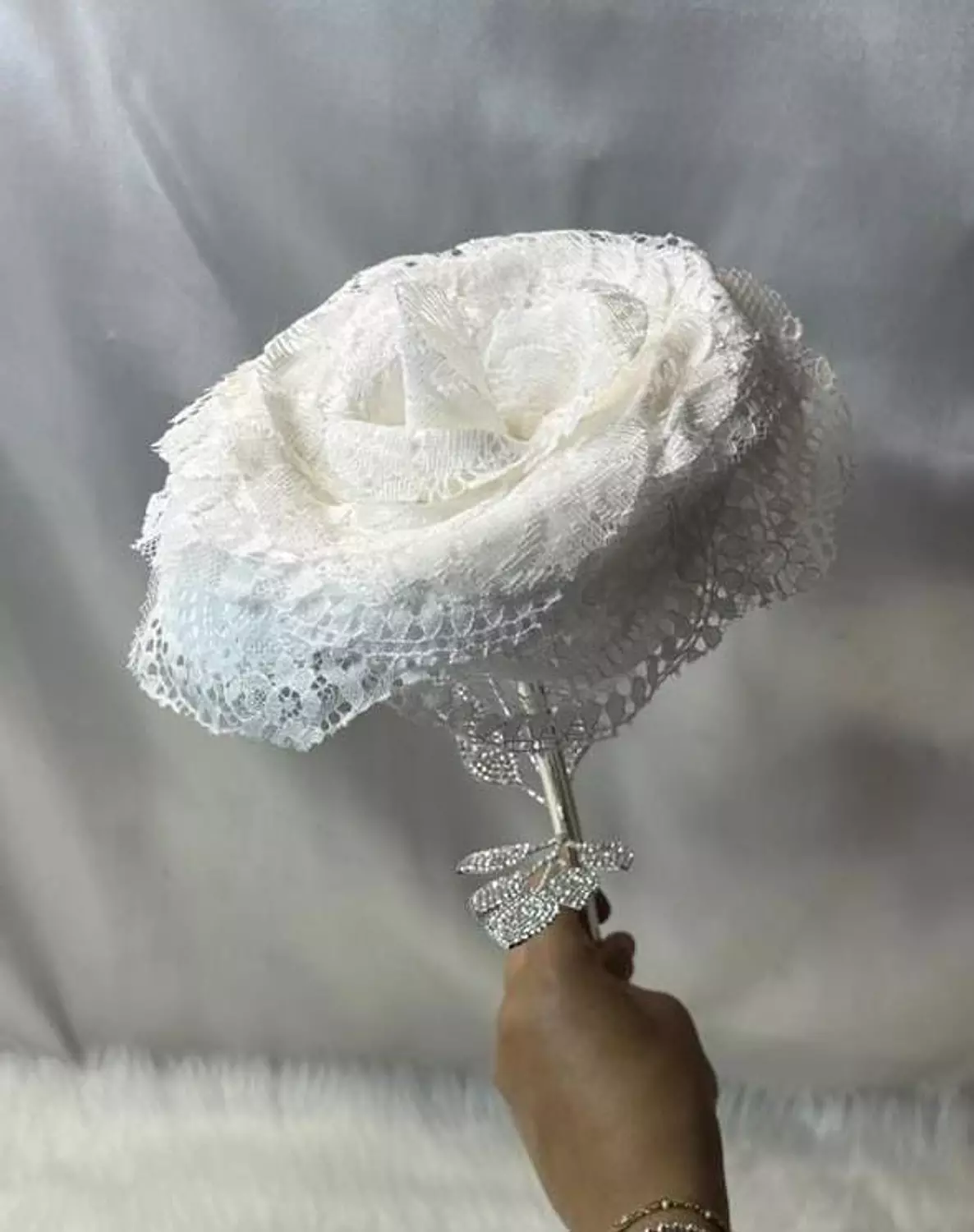 luxurious lace hand roses 2 image