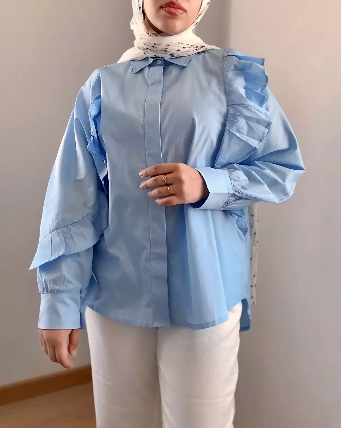RUFFLES SHIRT IN BLUE image