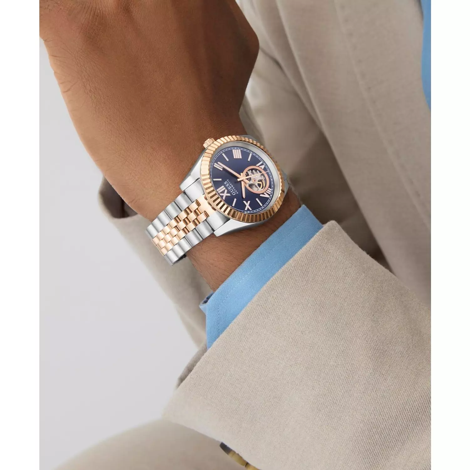 GUESS CONNOISSEUR Mens 2-Tone Automatic Watch 2-Tone Stainless Steel Brushed/Polished Bracelet 5