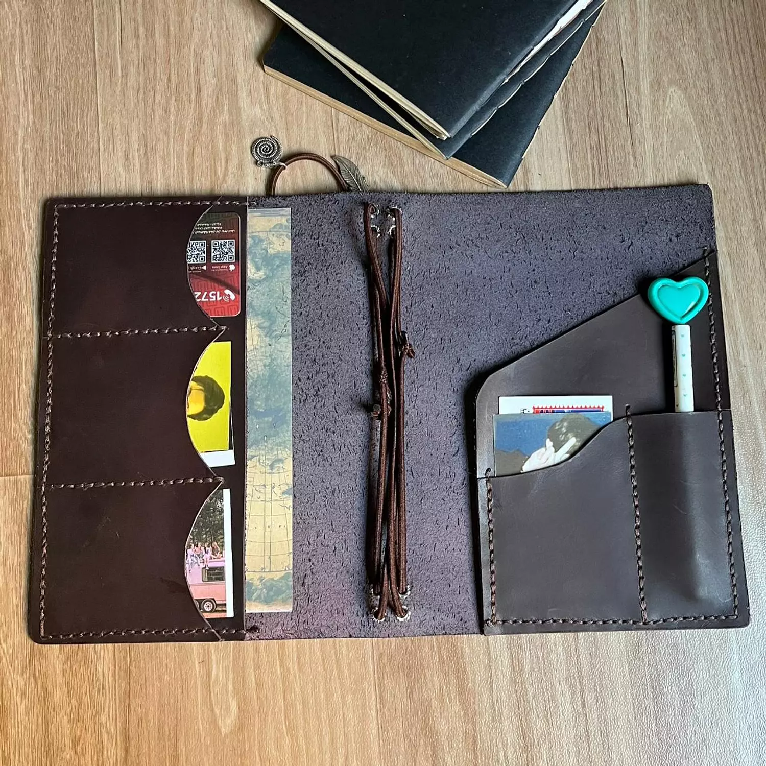 Bifold A5 with pockets 3