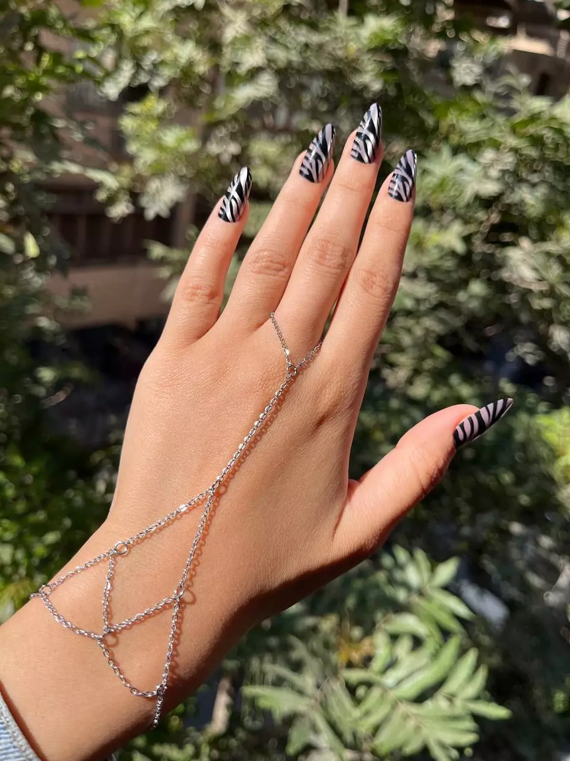 Hand-chain H10 hover image
