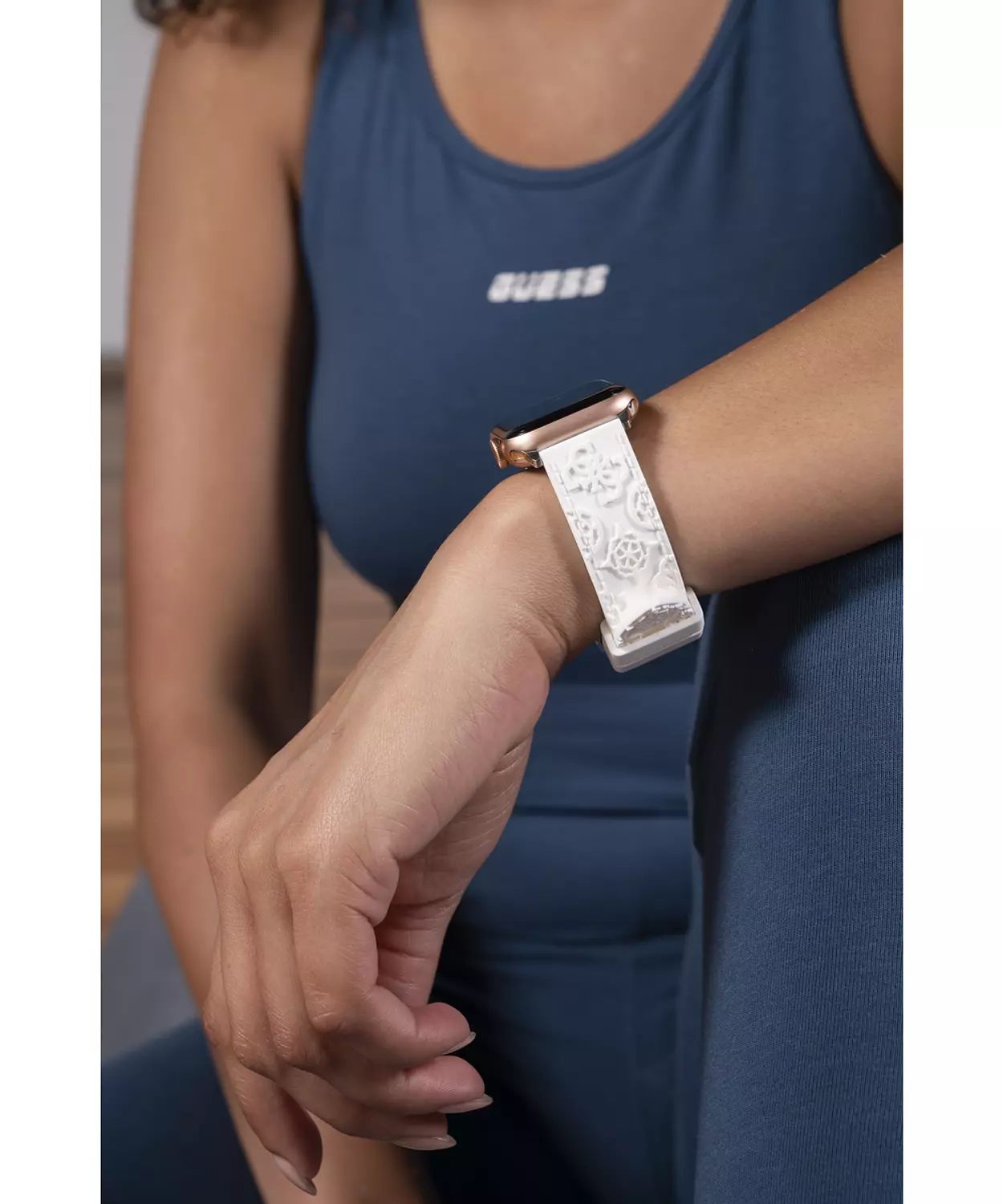 GUESS Logo Silicone Band for Apple 38-40 mm Watch_CS2003S1 7
