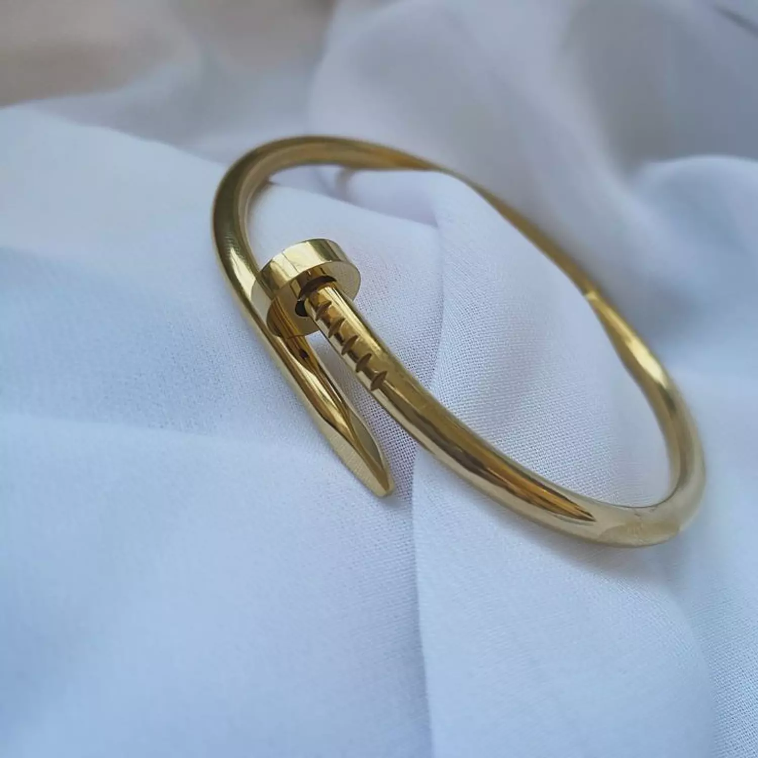 Nail bracelet gold 2