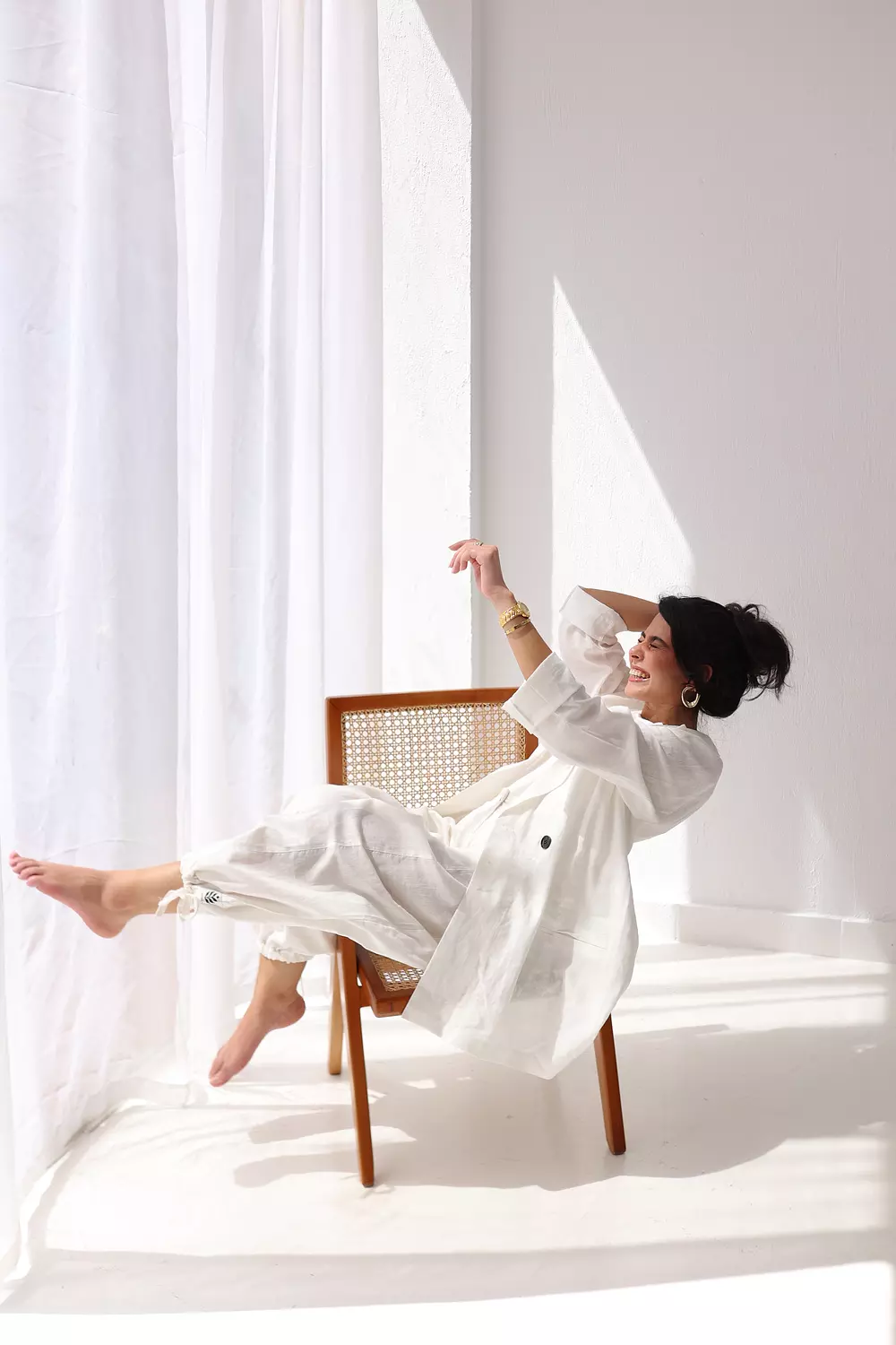 Fitted linen blazer in white  image
