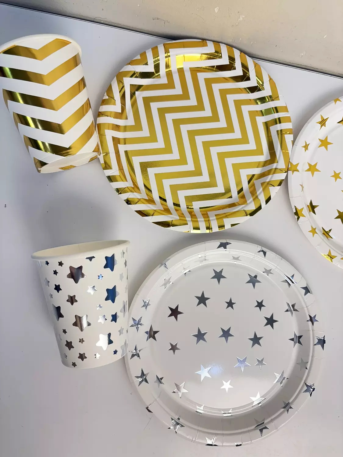 Gold Zigzag Paper Cups 2