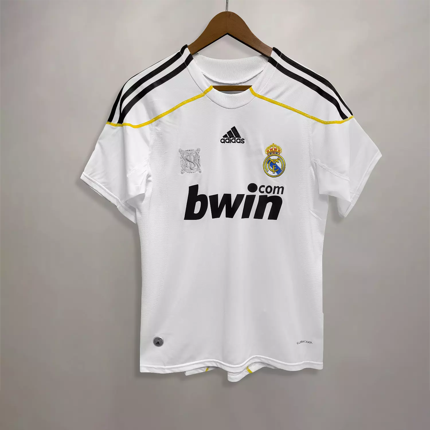 REAL MADRID 09/10 - CLASSIC image