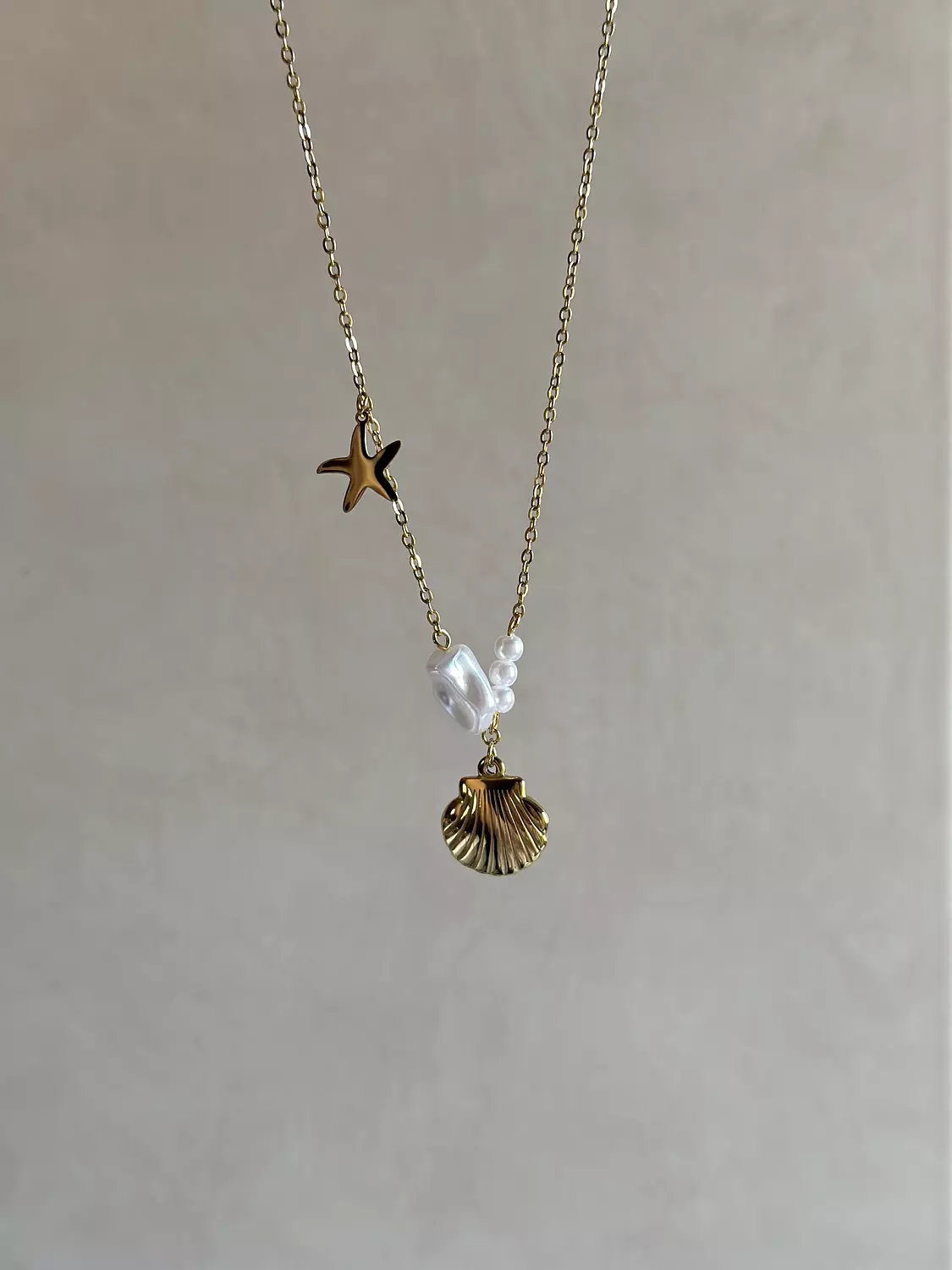 Seashell Pearl Necklace  image