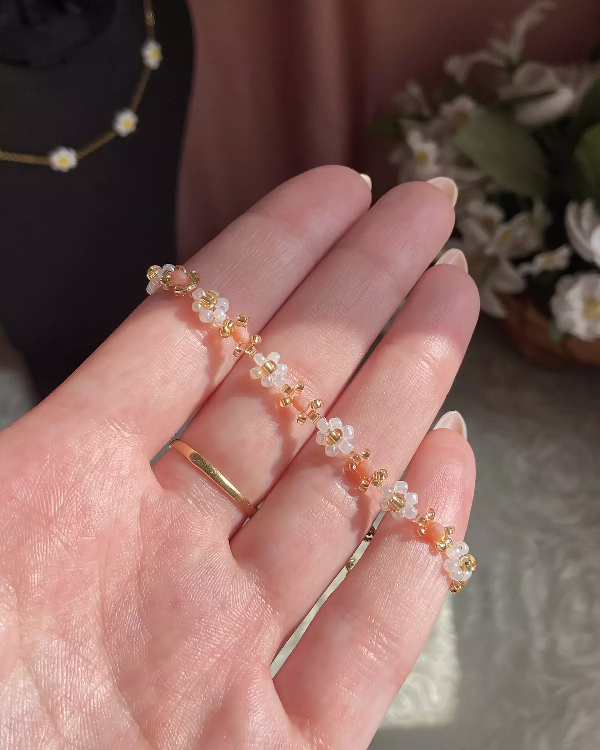 White flowers with nude Crystals✨ 3