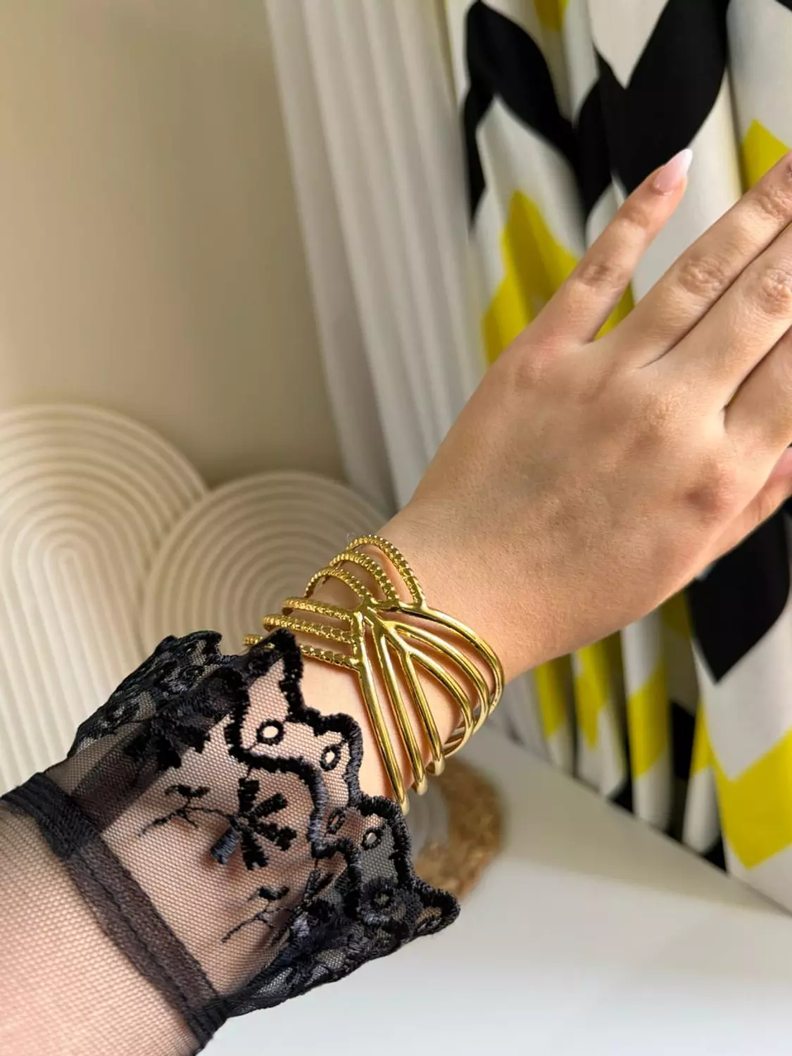 Queen bareclet  image