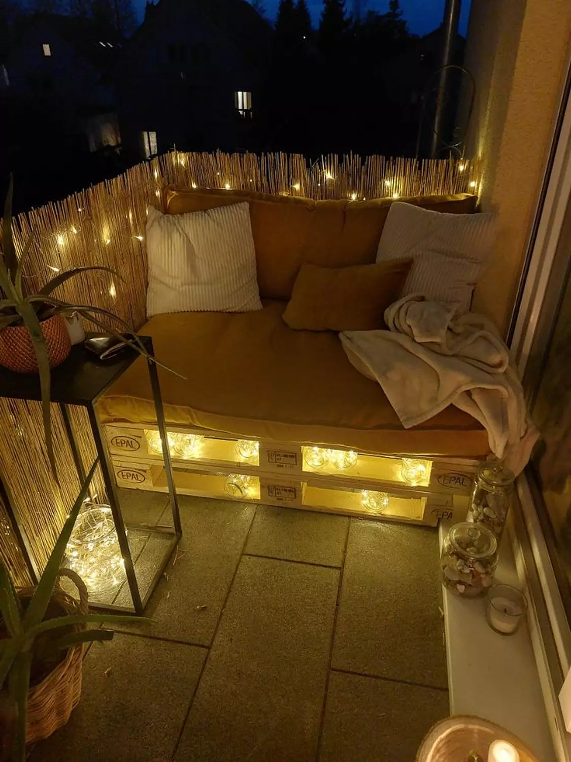 Pallet sofa 14