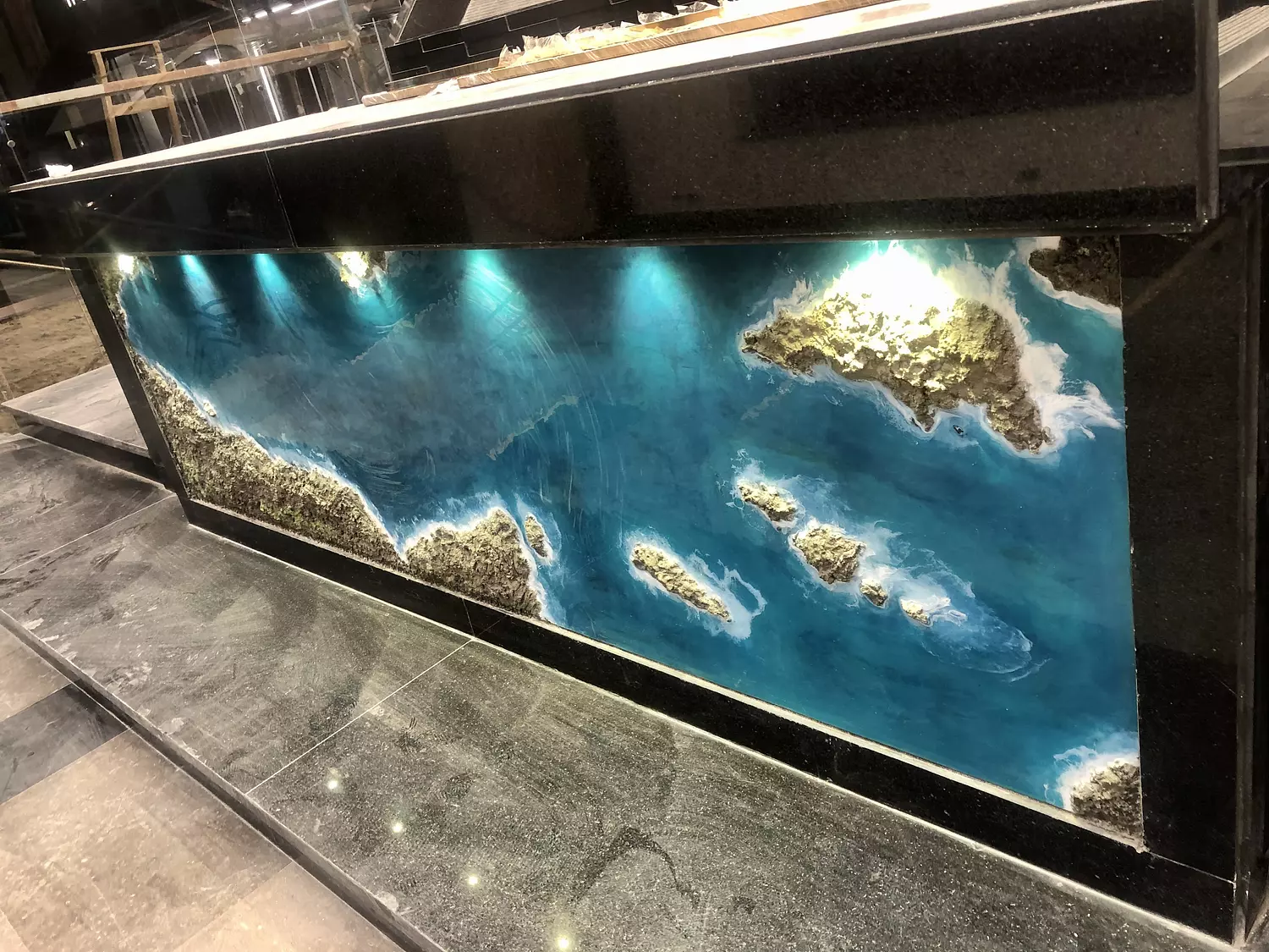<h4 style="text-align: center">Size: 175X60 CM</h4><h4 style="text-align: center">Aklet Samak restaurant</h4>