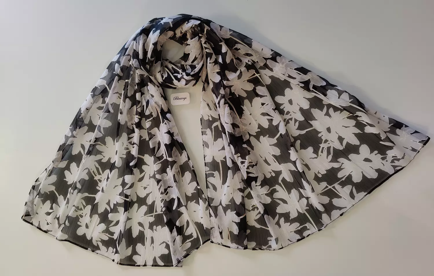 Scarf-Beauty-White Flowers