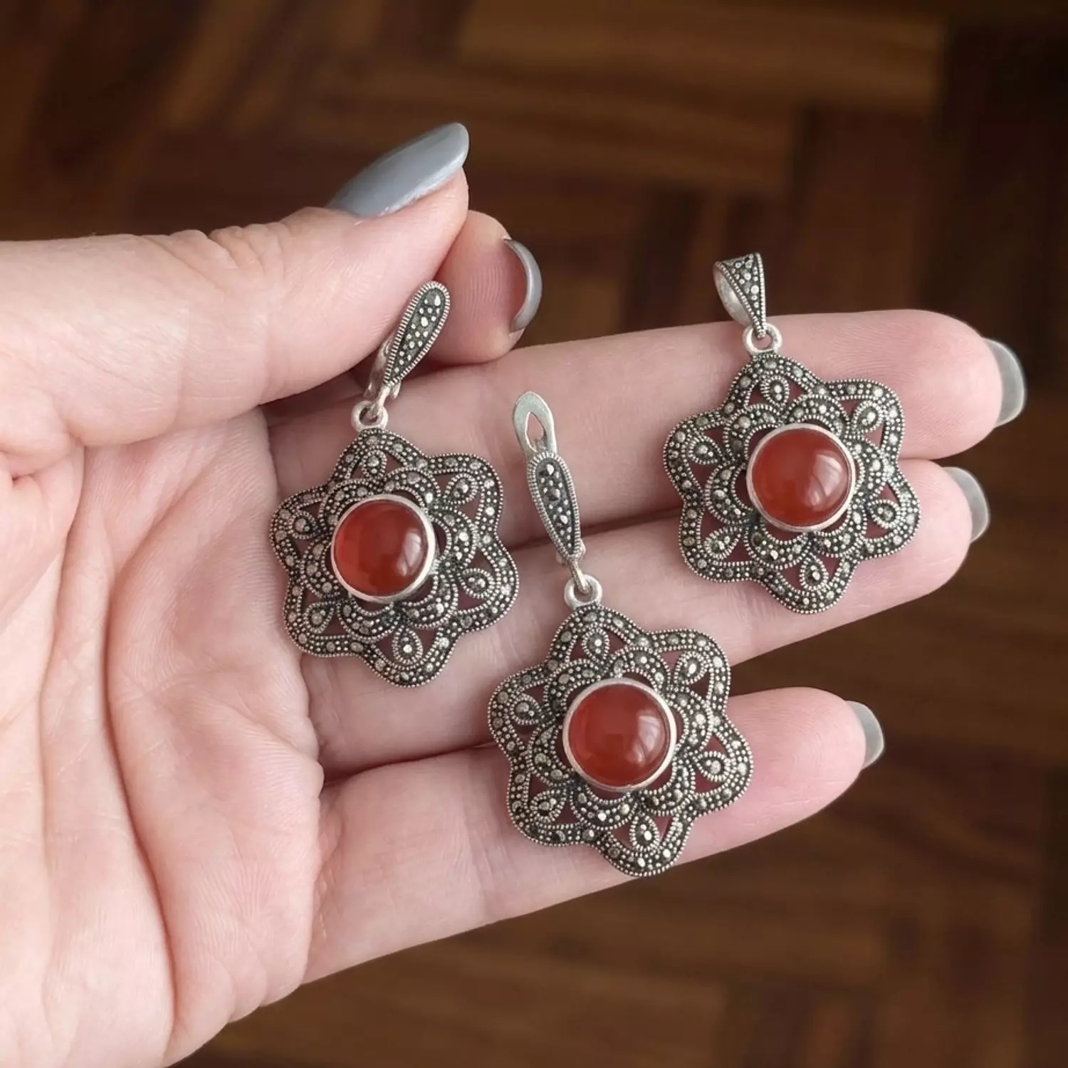 Chic Earrings &pendant image