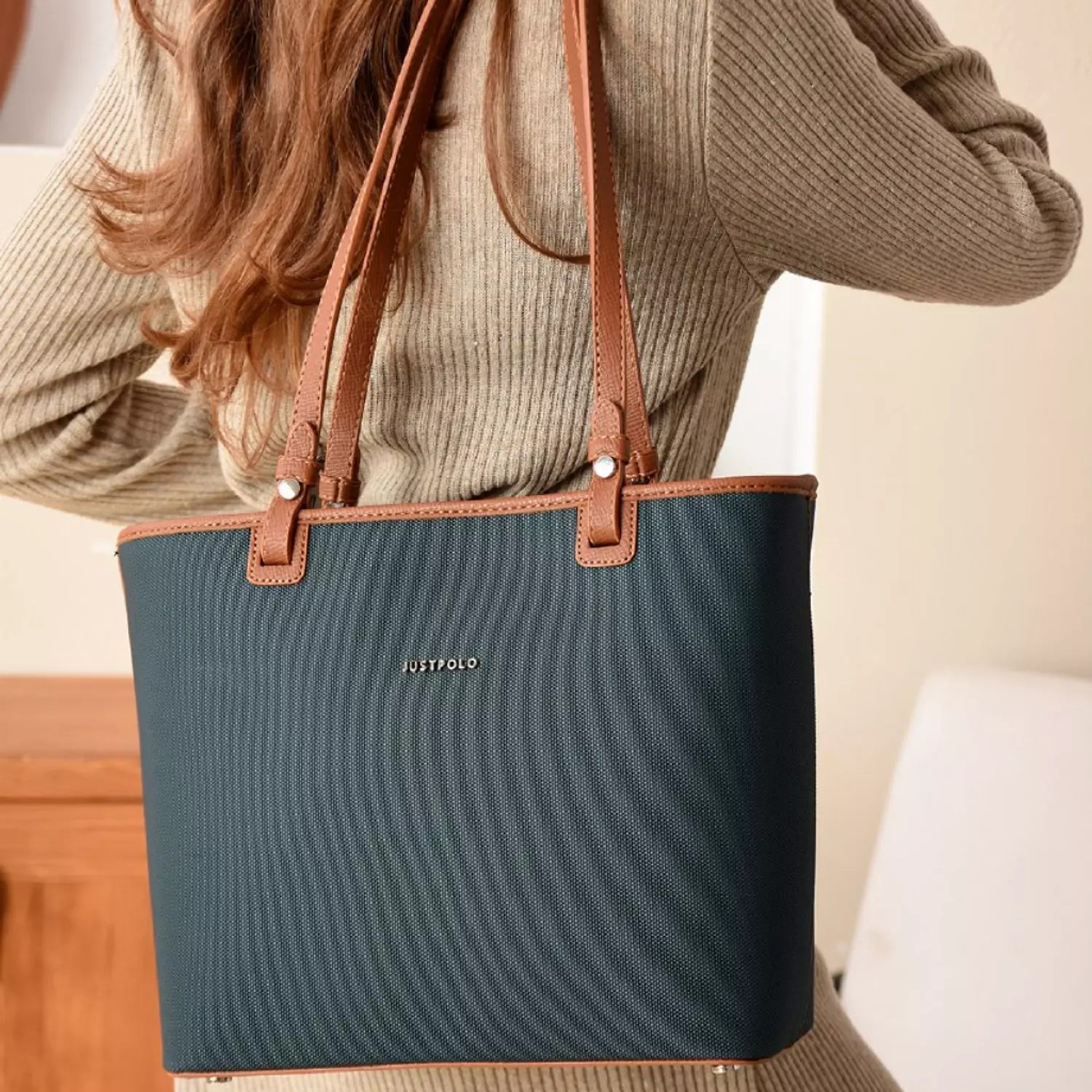 Royal Green Compact luxe shoulder bag  image