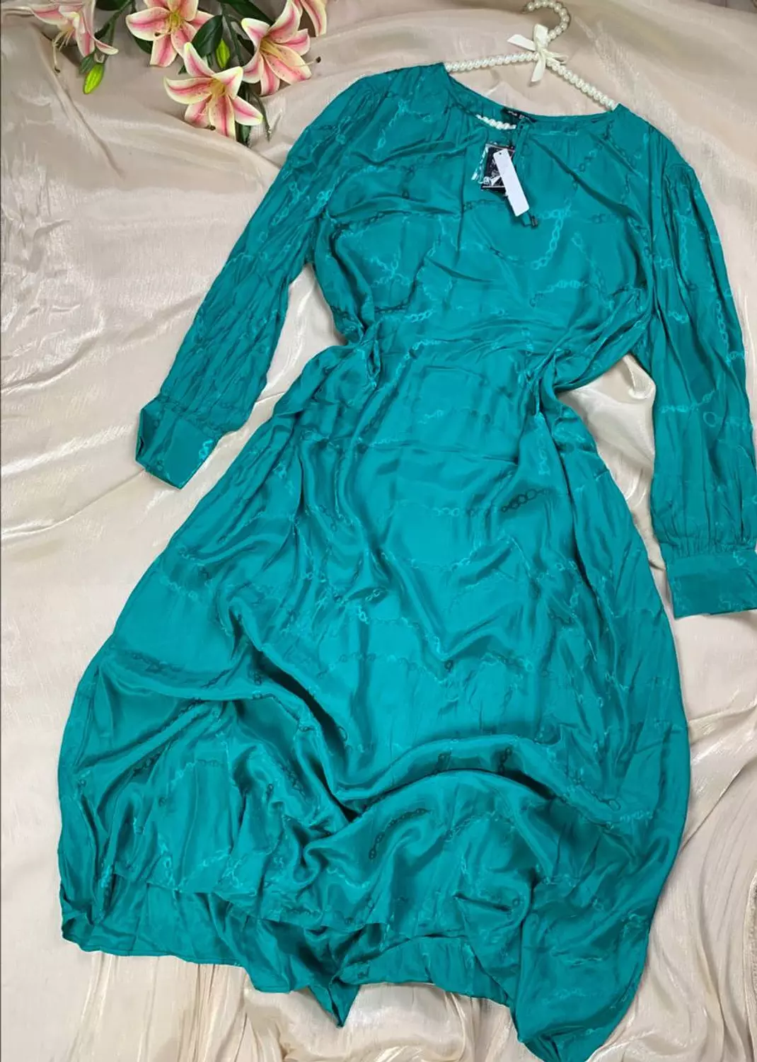 Maxi satin kaftan dress from Splash   Size 26 to 100:110 k    2