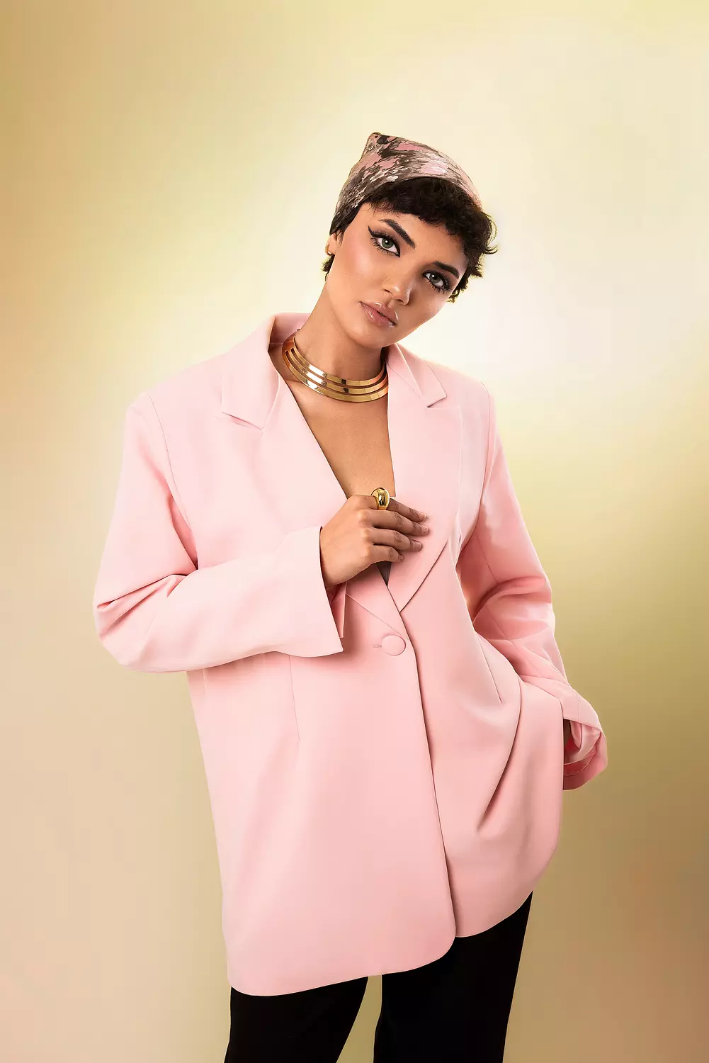 <p><strong>Power Pink oversized blazer - with a matching gift scarf</strong></p><p></p>