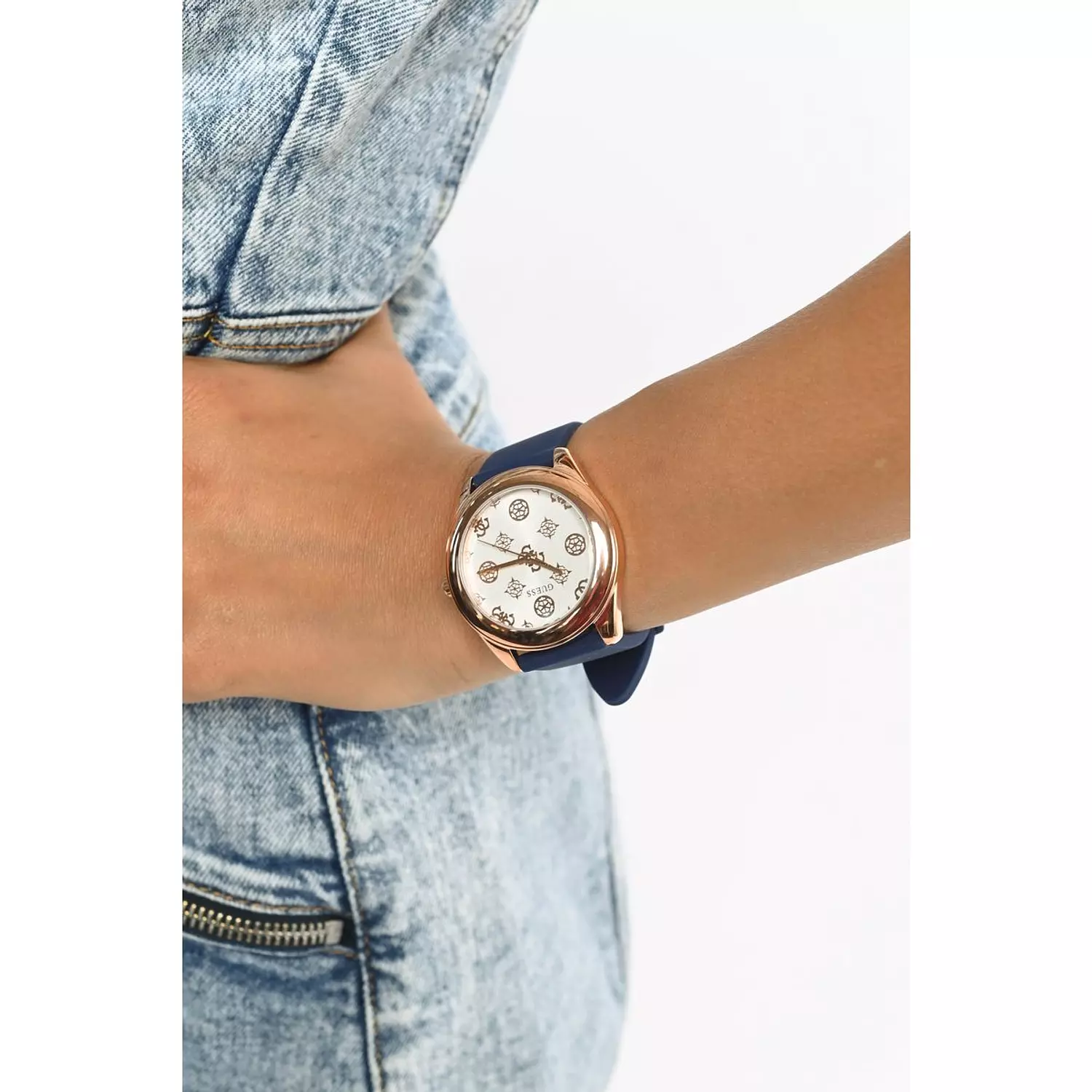 GUESS Ladies 40 Blue & Rose Gold-Tone Analog Trend Watch Blue Silicone Strap GW0107L4 5