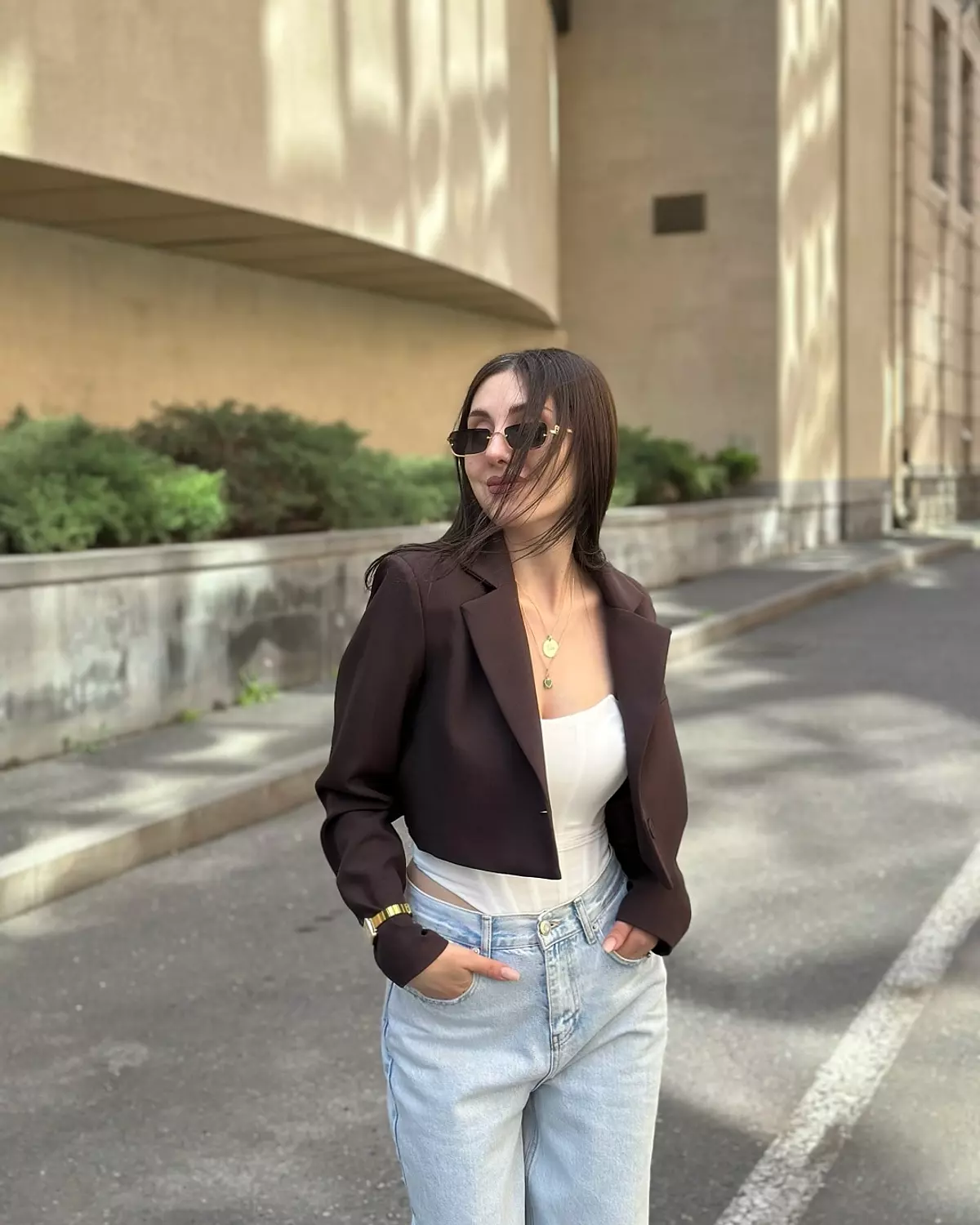 Cropped Rosaline Blazer – Boxy Fit with Notched Lapels & Lining 12