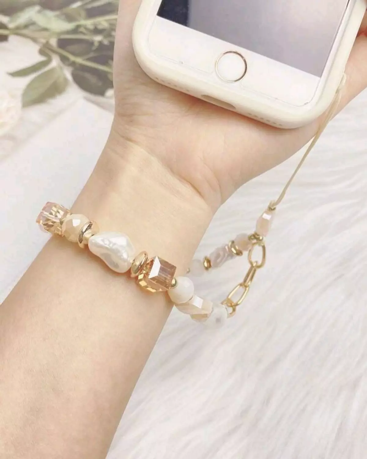 White pearl Mobile Chain image