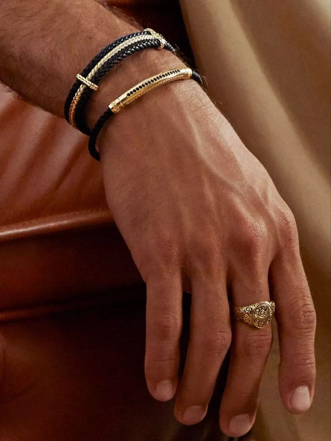 <h3><span style="color: #ffffff">Accessories</span></h3>