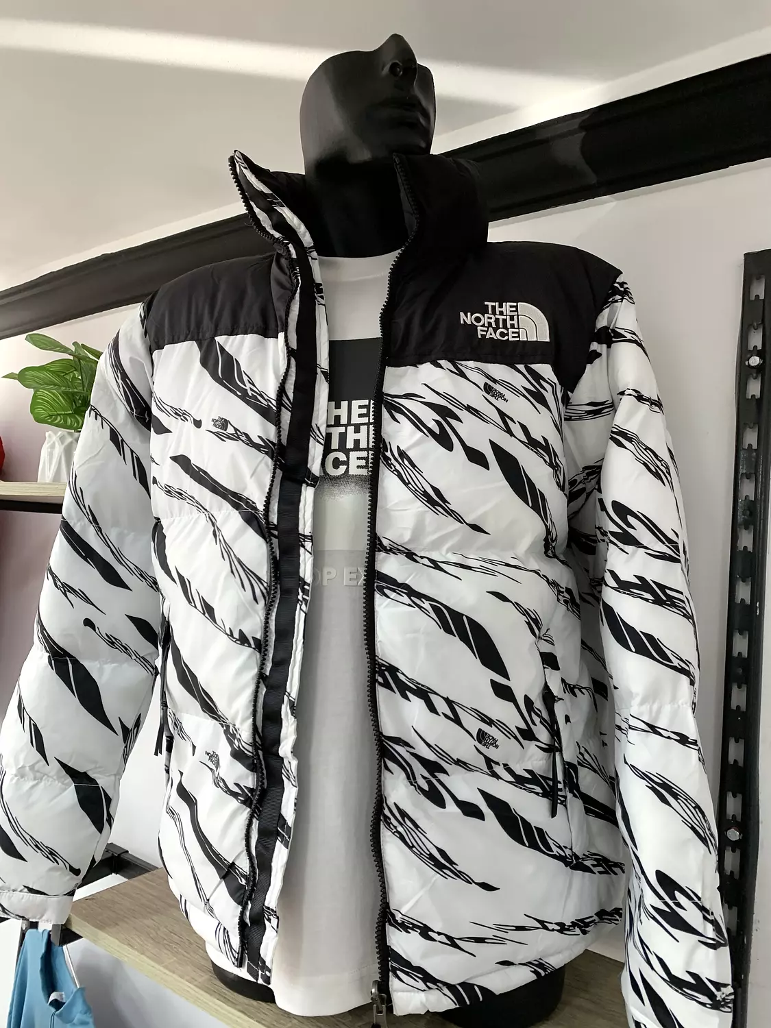  North Face Puffer Jacket with head Cover 3