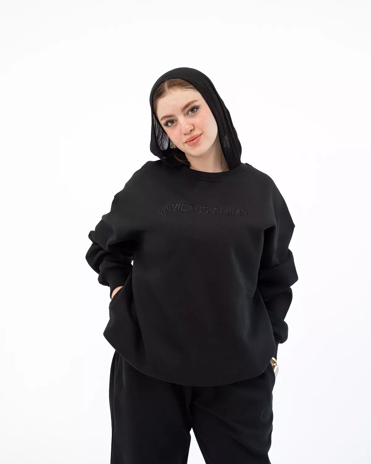 Premium Crewneck  _ Black 4