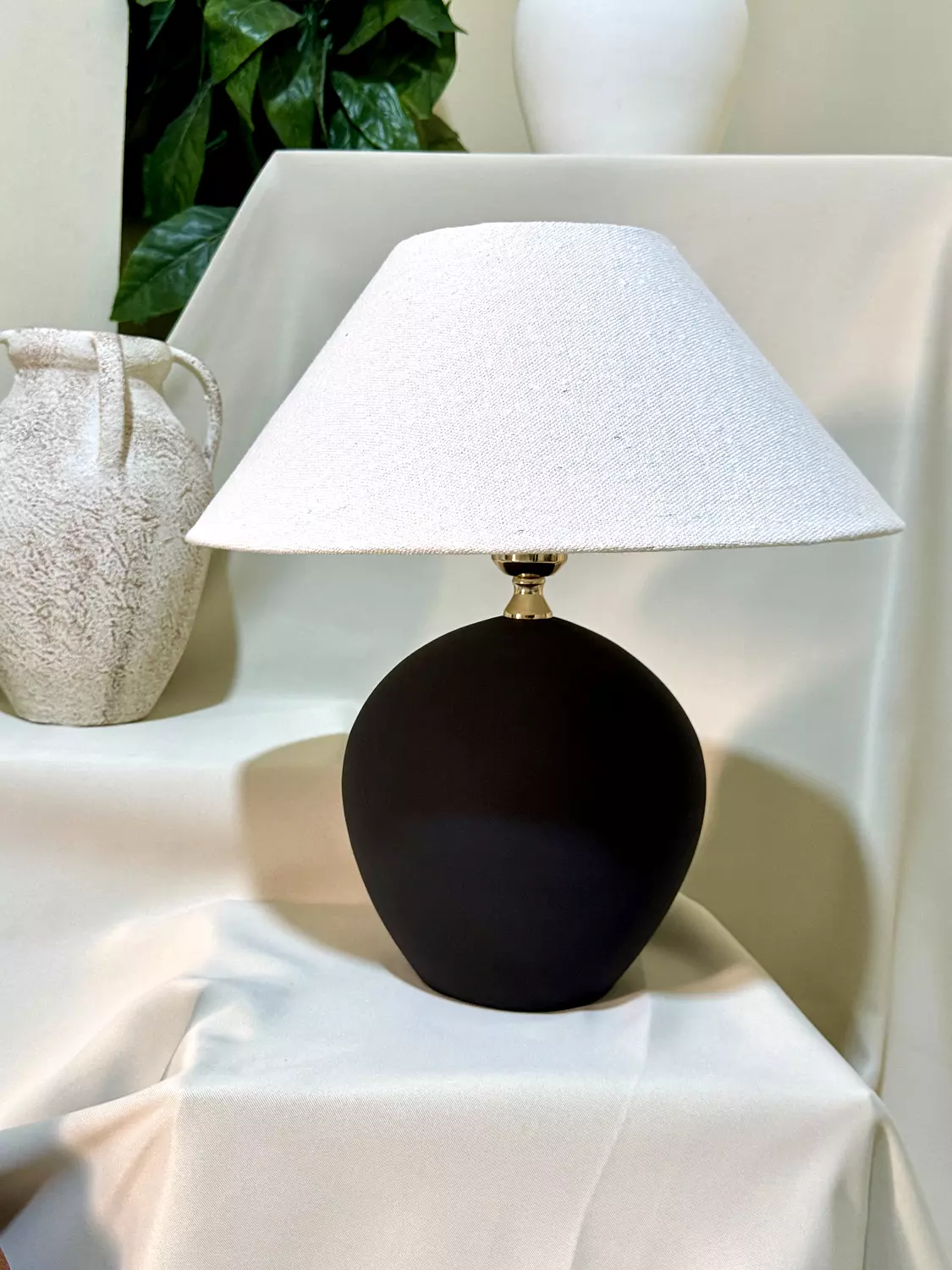 Bella black table lamp 2