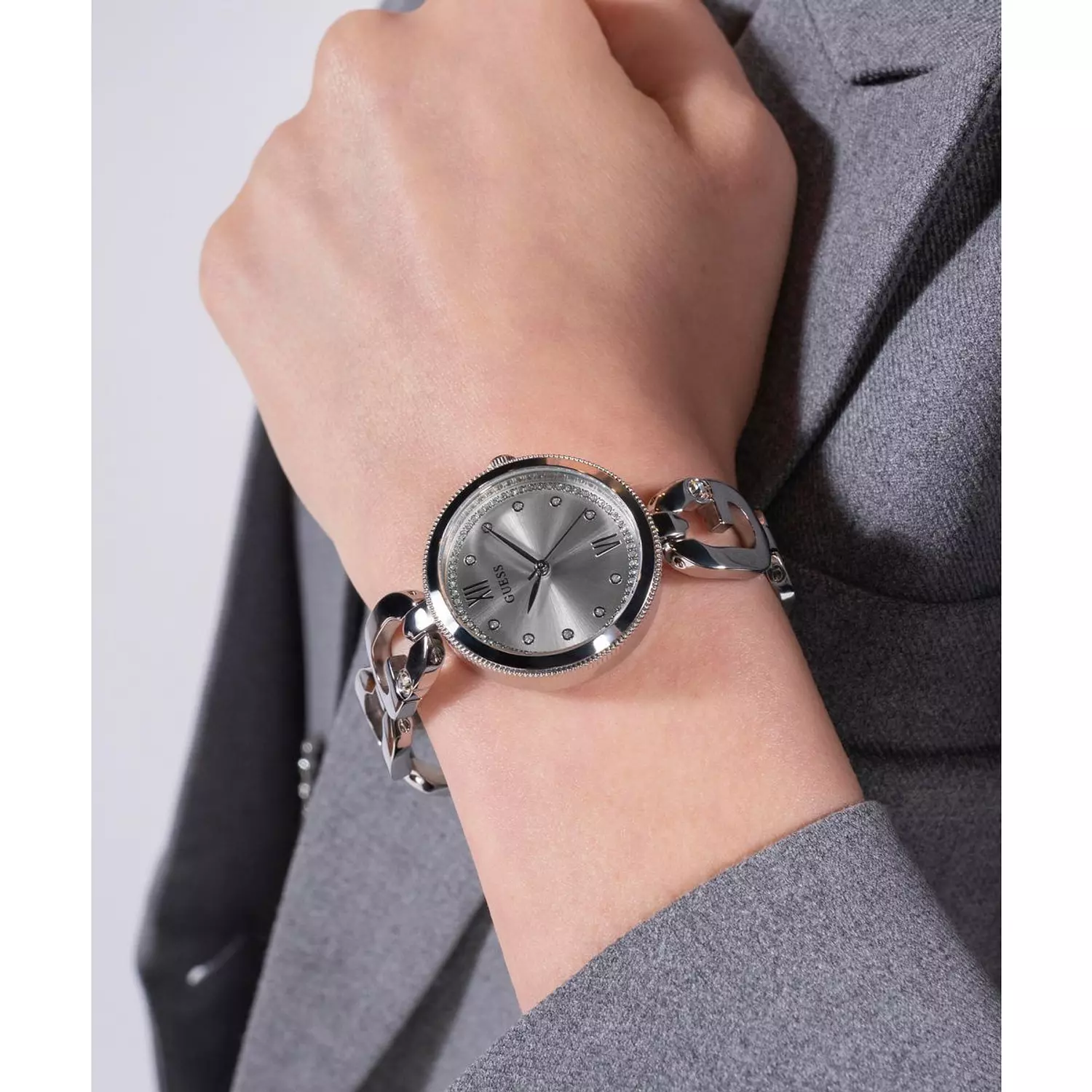 GUESS Ladies Silver Tone Analog Watch Silver Tone Stainless Steel Bracelet GW0759L1 5