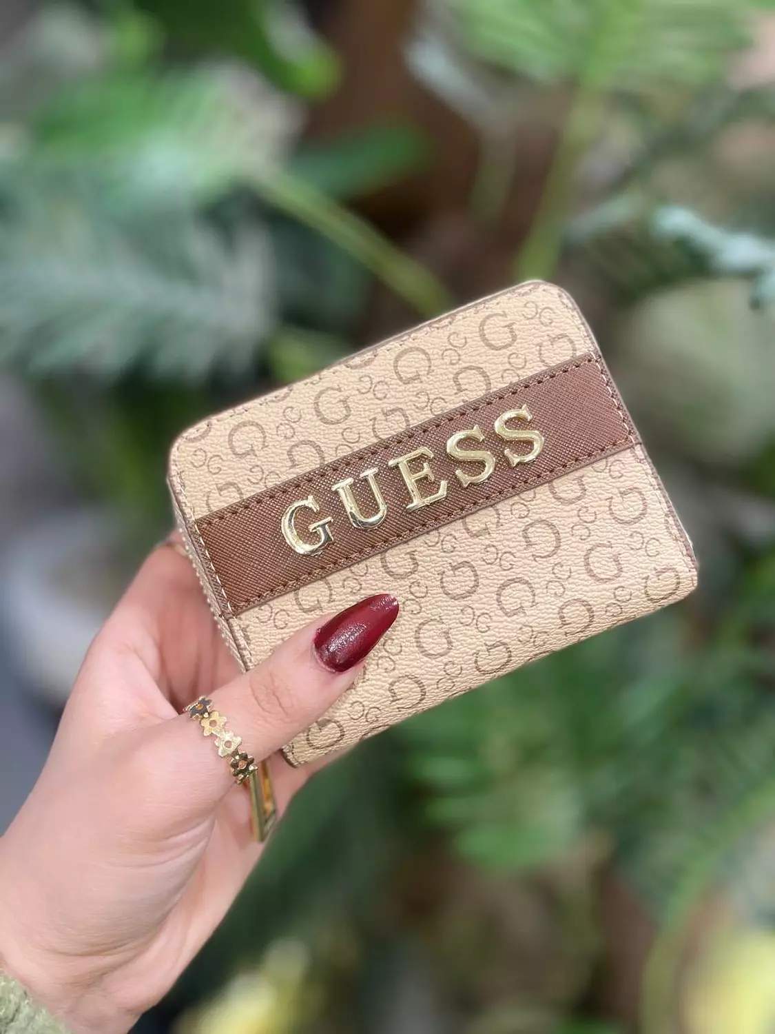 Guess wallets 5