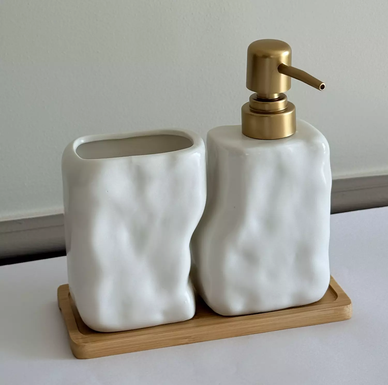 Bathroom set ( Dispenser + Tumbler)  1