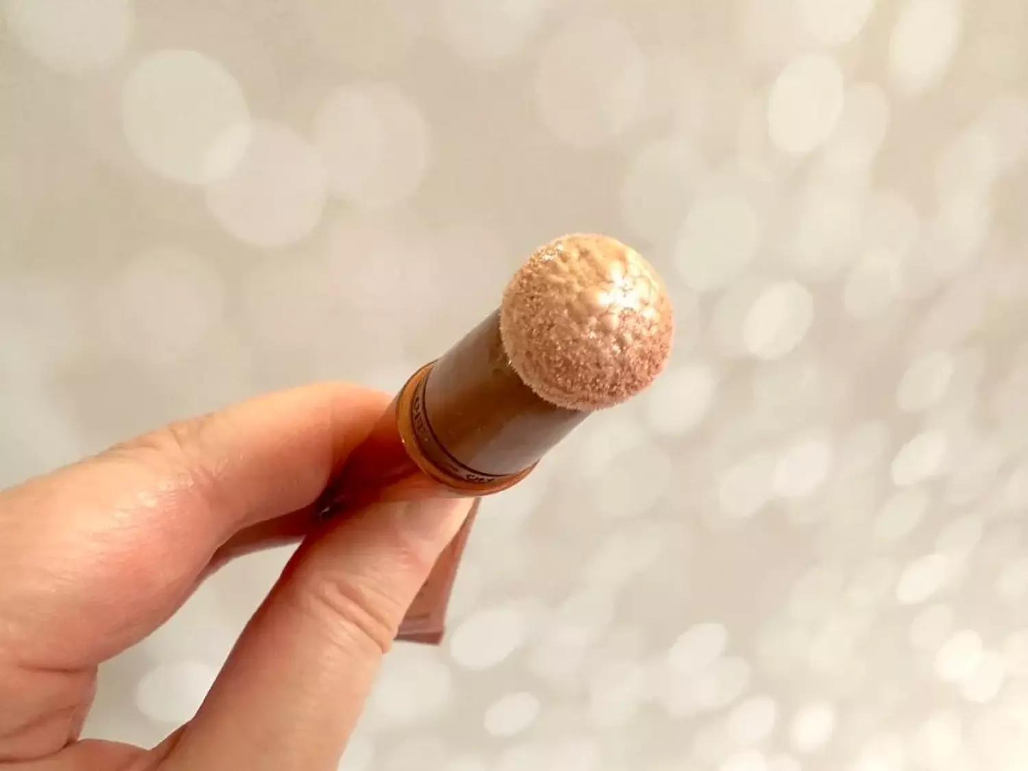 Charlotte Tilbury Highlighter Wand shade in spotlight 4