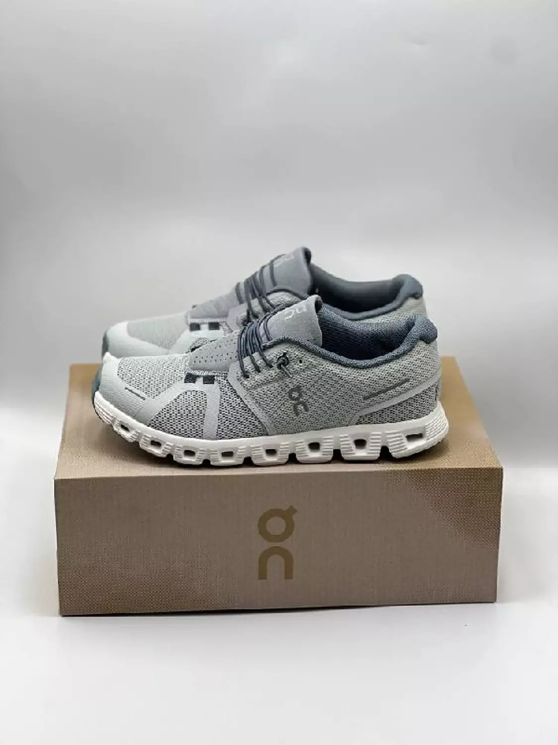 On Running Cloud 5 Glacier Grey White 1