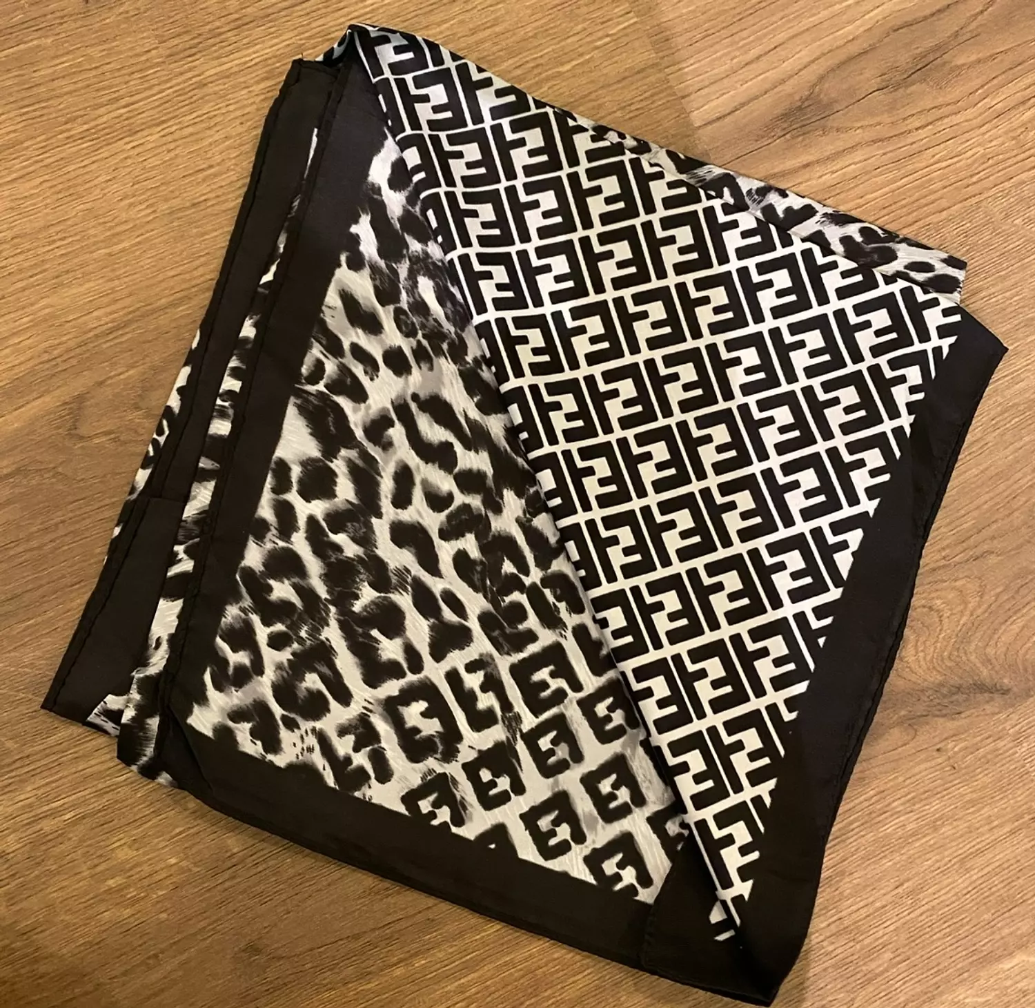 squar satan scarf 3