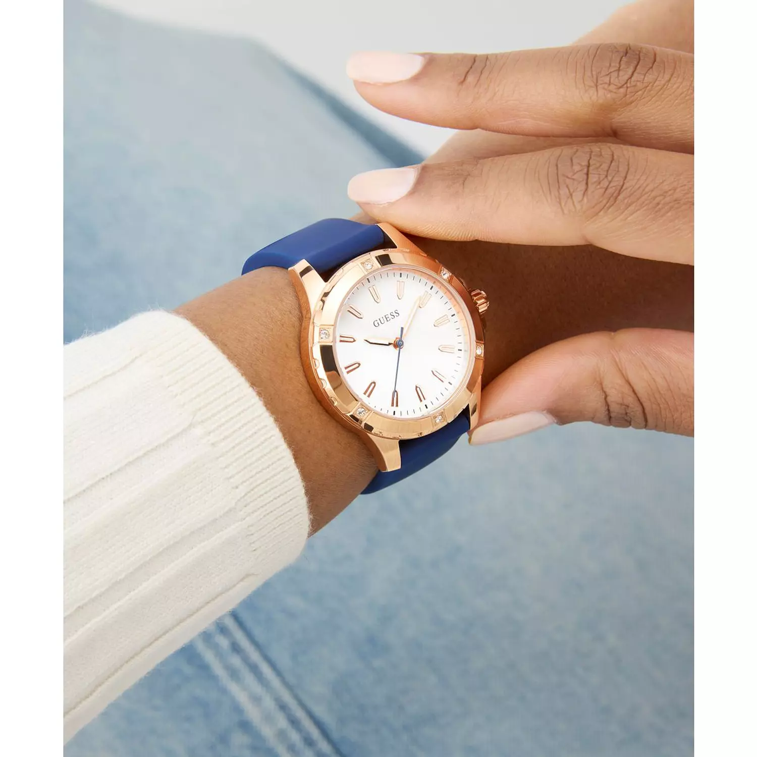 GUESS Ladies Blue Rose Gold Tone Analog Watch Blue Silicone Strap GW0949L3 7