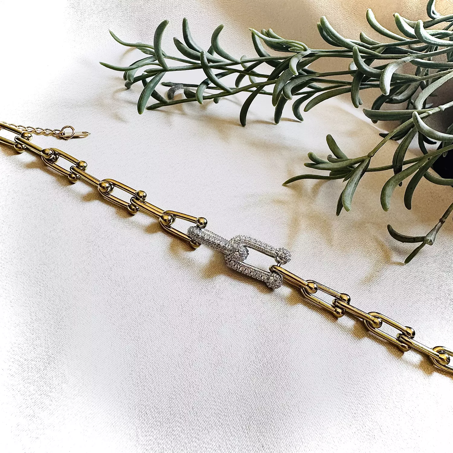 U-shape zircon bracelet  hover image