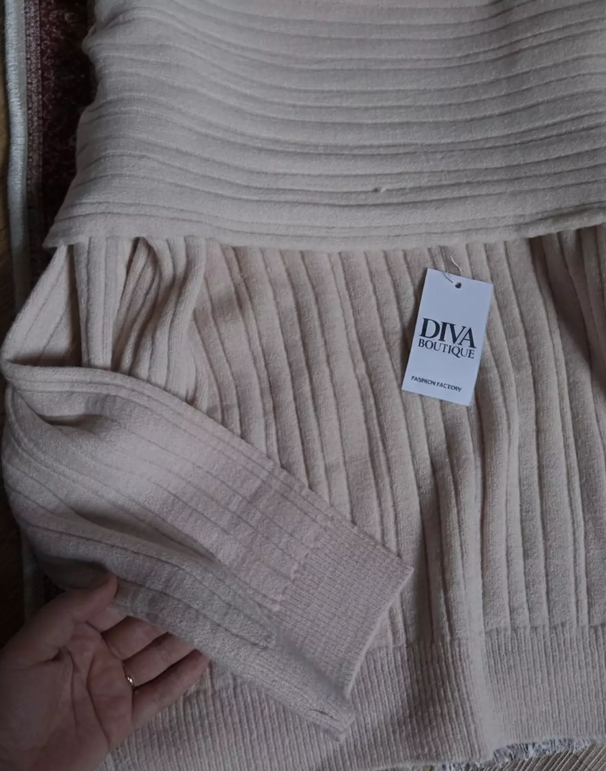 Offshoulder Pullover 13