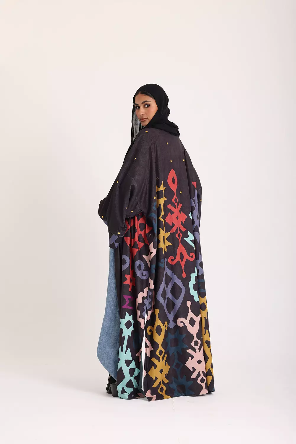 <p style="text-align: center"><span style="color: rgb(161, 137, 95)">Torath kaftan</span></p>