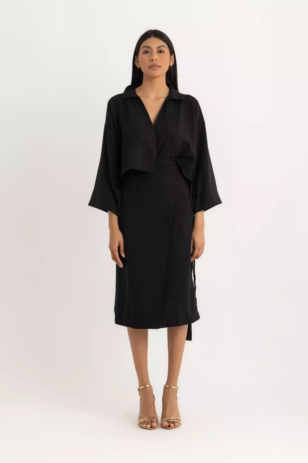 The Pola Linen Cropped Shirt Black  image