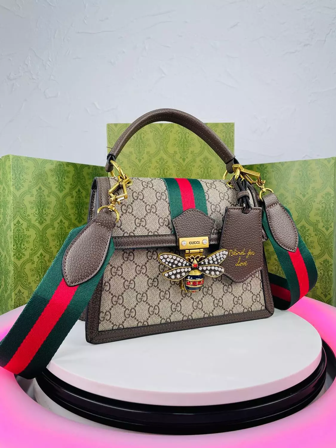 Gucci queen image