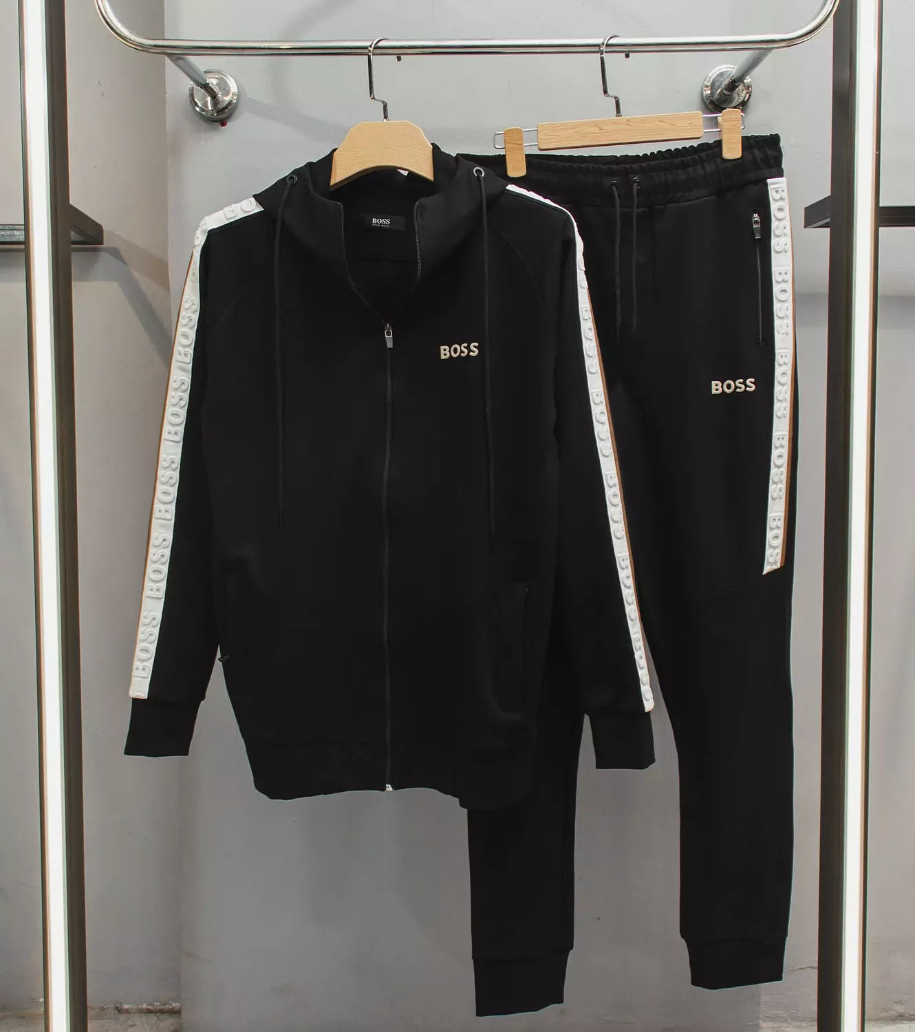 HUGO BOSS SUIT / 1520 image