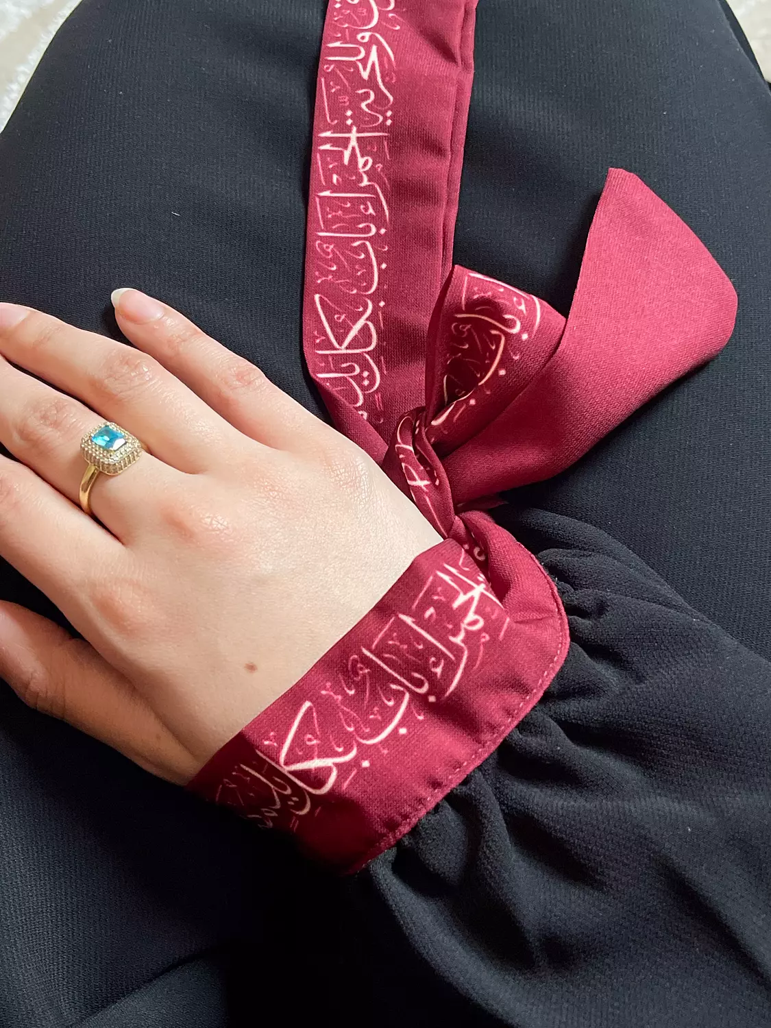 وللحرية الحمراء/عباية  hover image