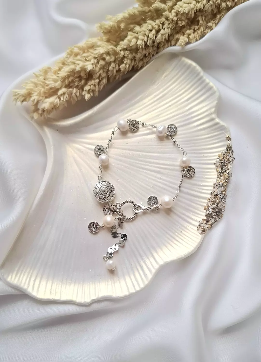 Silver Pearly bracelet image