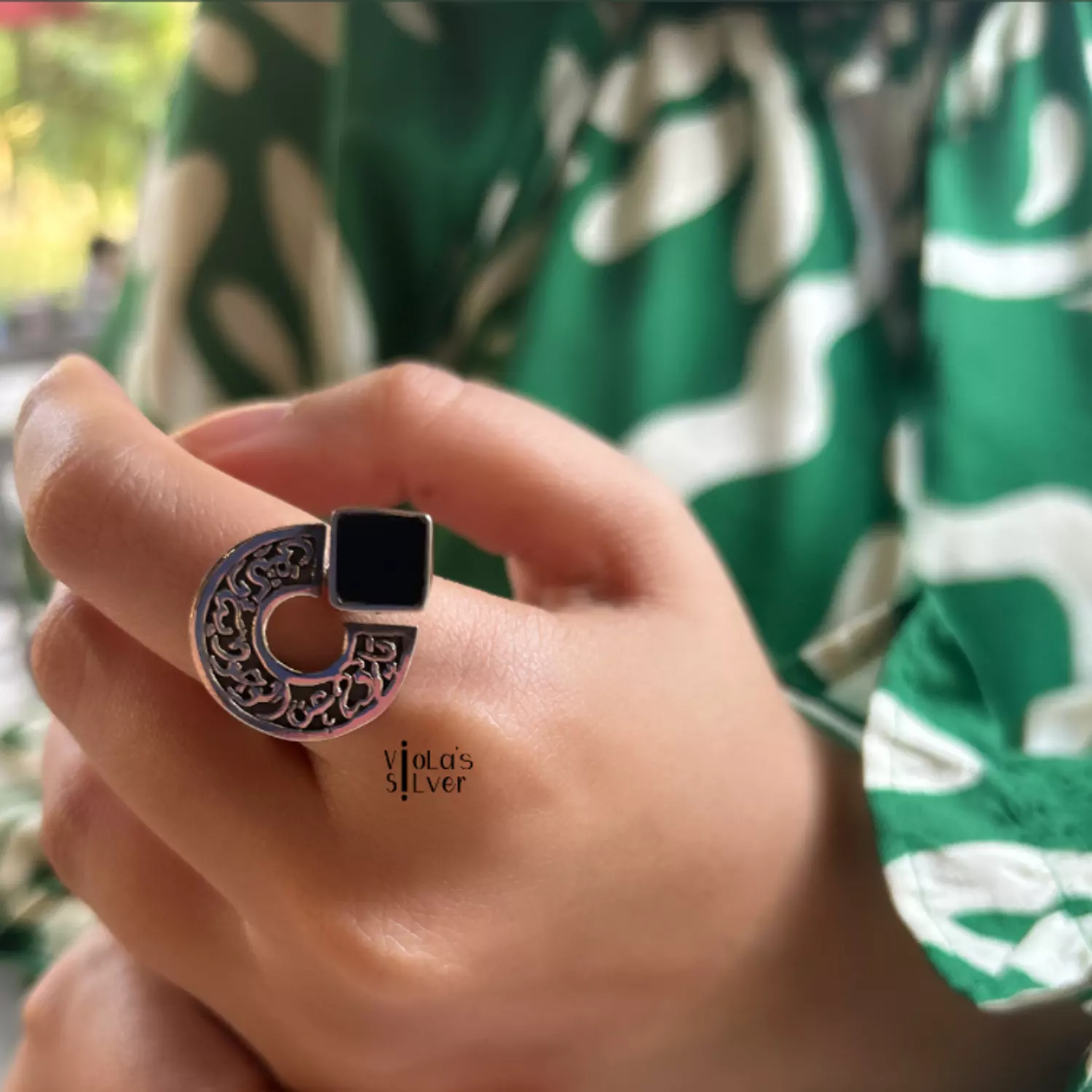 Calligraphy rounded ring (black stone) image